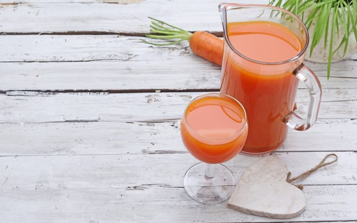 натощак выпивать стаканчик морковного сока