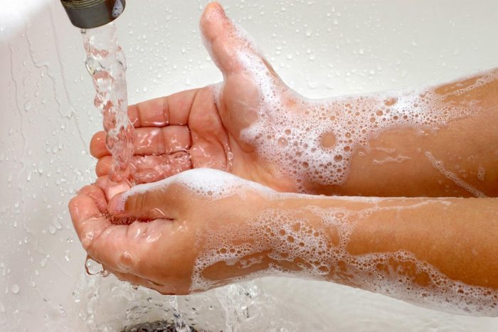 тщательное мытье рук